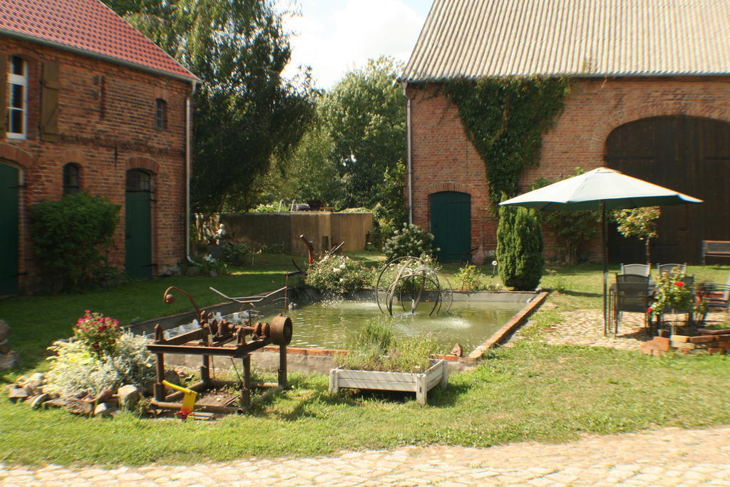 Pension Kunsthof Dahrenstedt Exterior photo